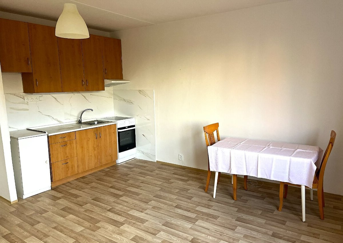 Pronájem bytu 1+kk - Líšeň, Brno
