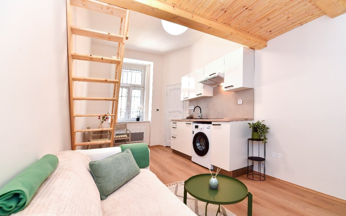 Pronájem bytu 1+kk - Holešovice, Praha
