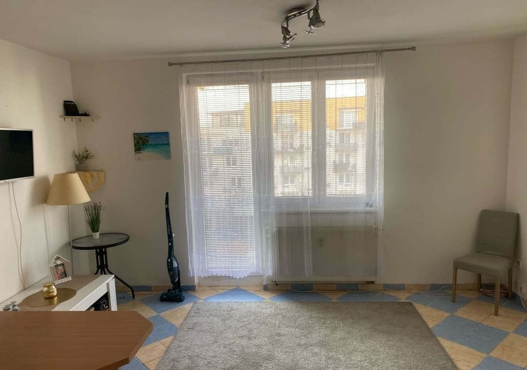 Pronájem bytu 1+kk - Stará Role, Karlovy Vary