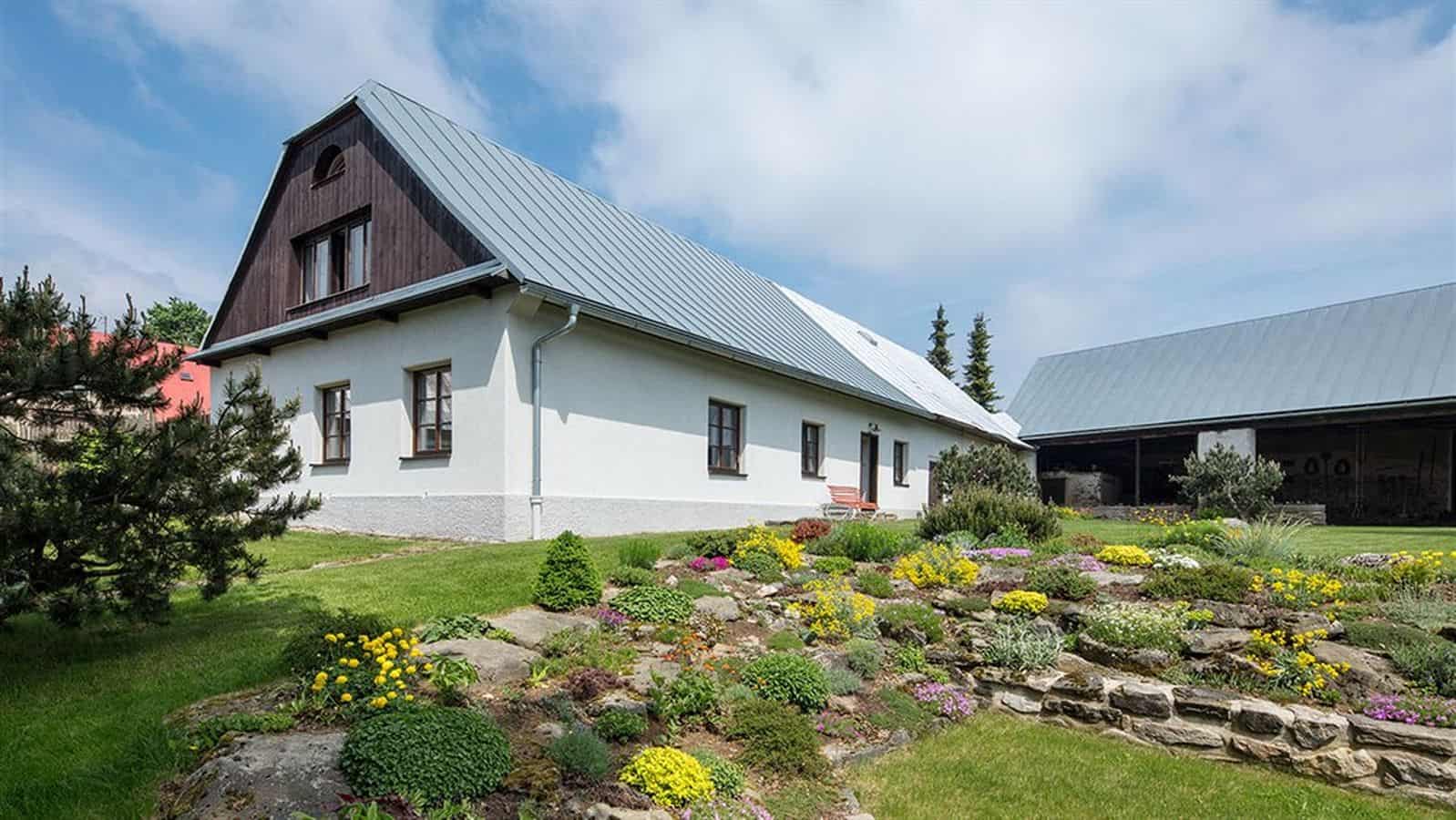 Pronájmu hezkou chalupu užívanou k trvalému bydlení