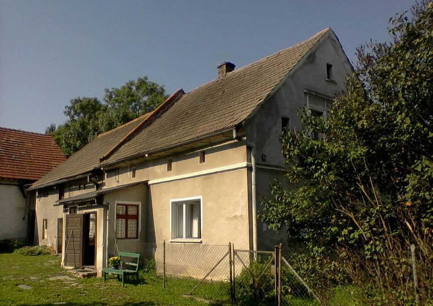 Zachovalá chalupa pro rekreaci. Možno i celoročně užívat.