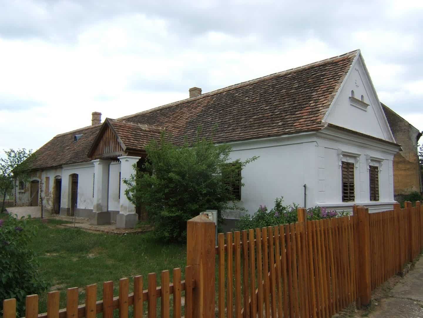 Nabízím starší vesnický dům k předělání na chalupu