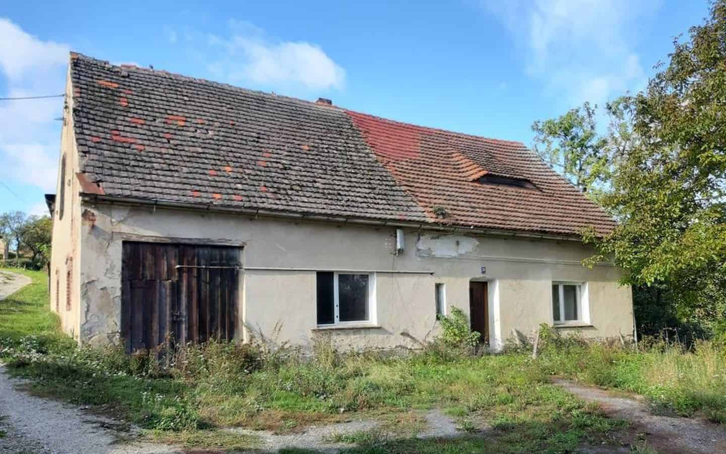 Vesnický dům k předělání na chalupu