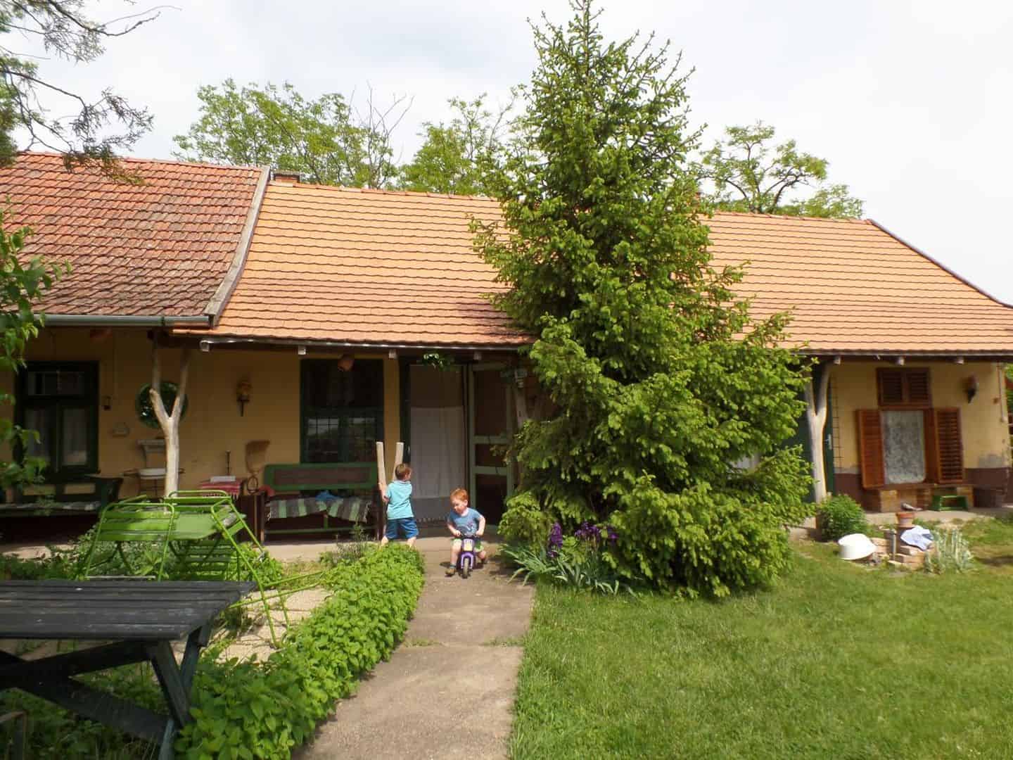 Nabízíme k pronájmu hezkou chalupu pouze slušné rodině