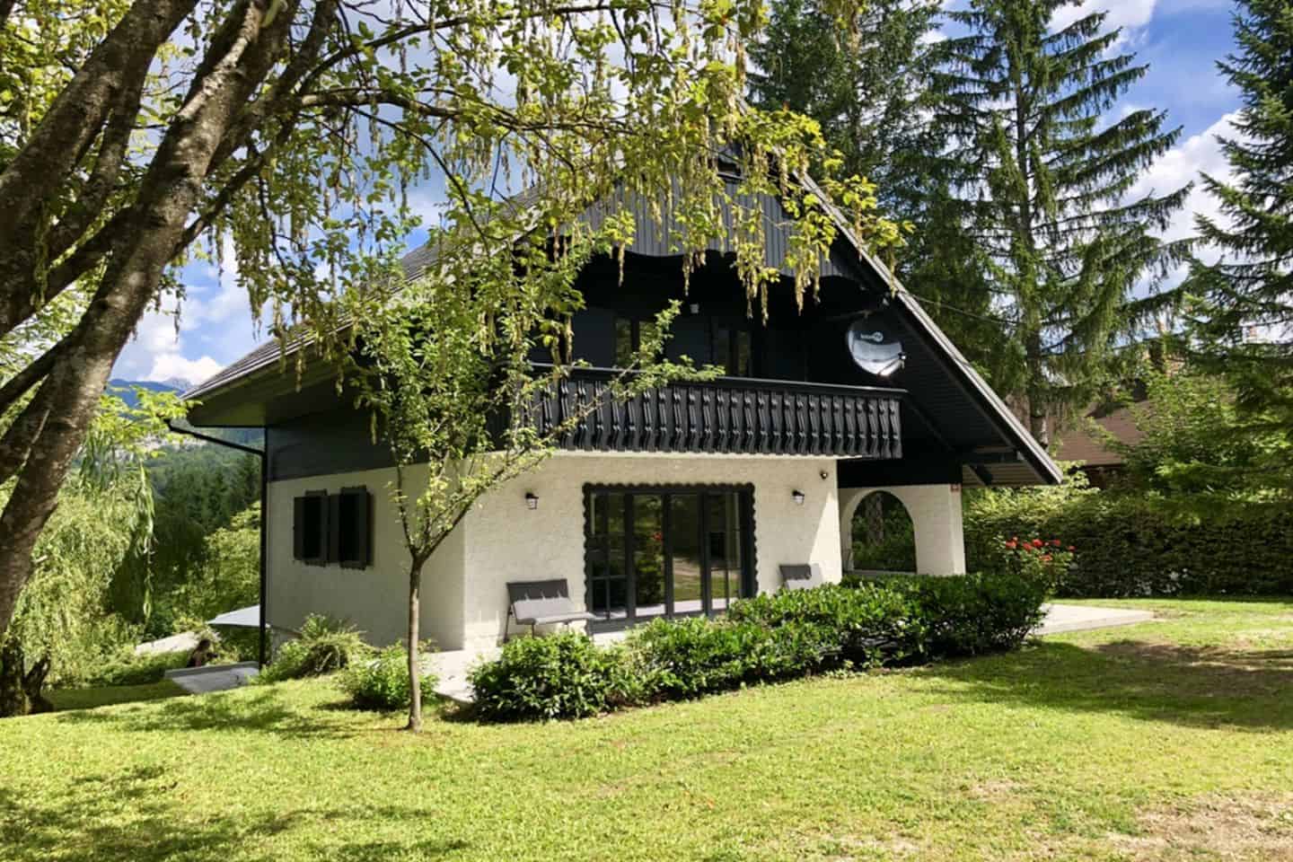 Pronajmeme serioznímu nájemníkovi luxusní chatu v klidné lokalitě