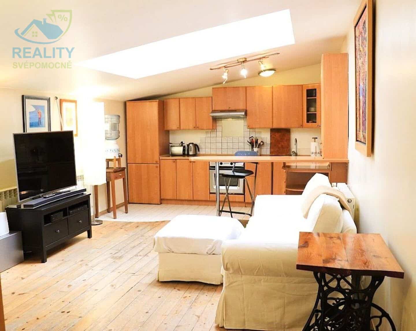 Pronájem bytu 1+kk - Na Okraji, Praha